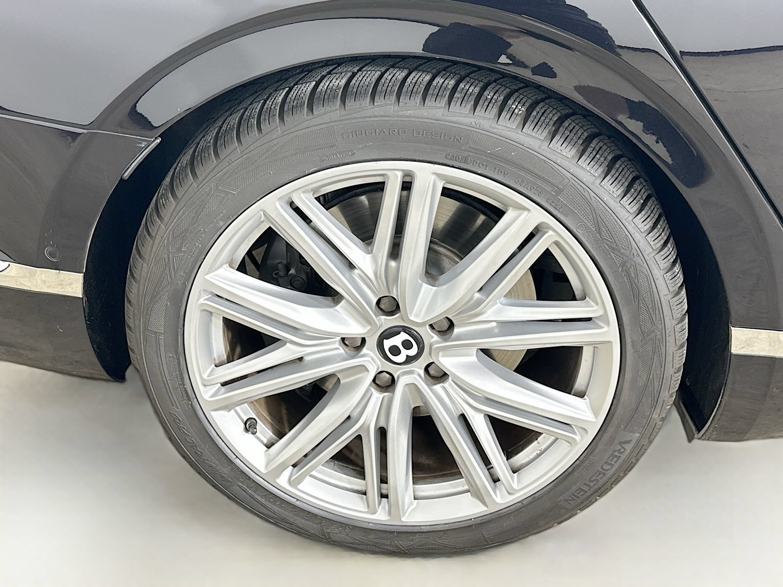 Used 2024 Bentley Flying Spur V8 AWD/4WD image 55