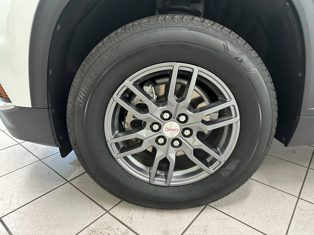 Used 2025 GMC Acadia Elevation image 6