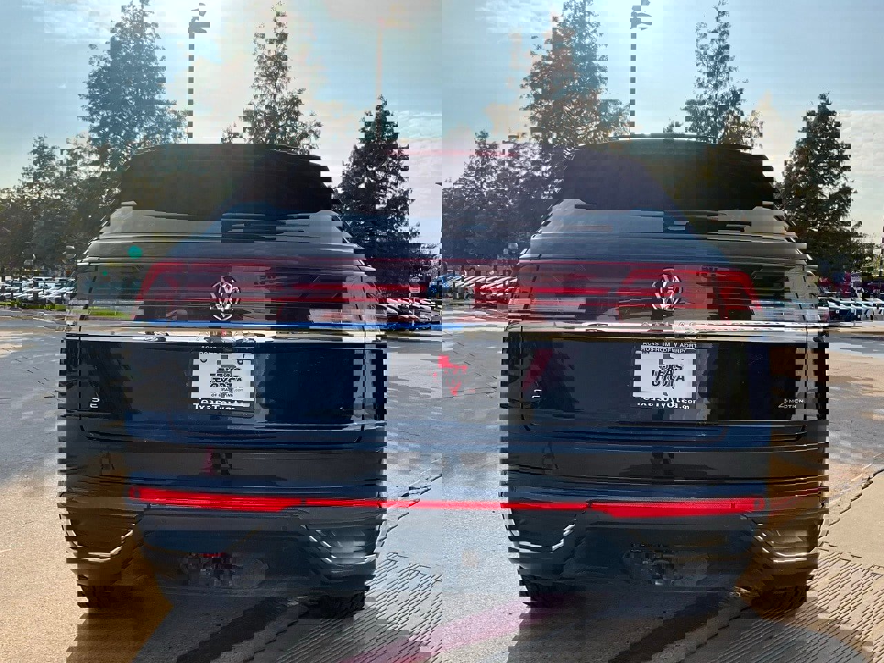 Used 2025 Volkswagen Atlas Cross Sport SE image 7