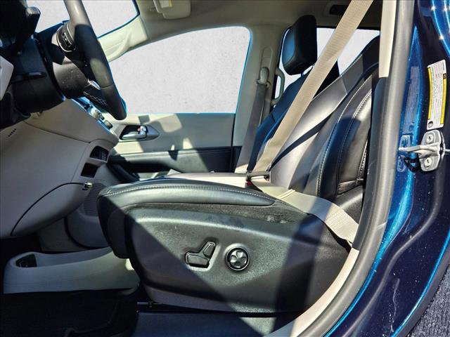 Used 2023 Chrysler Pacifica Touring-L image 13