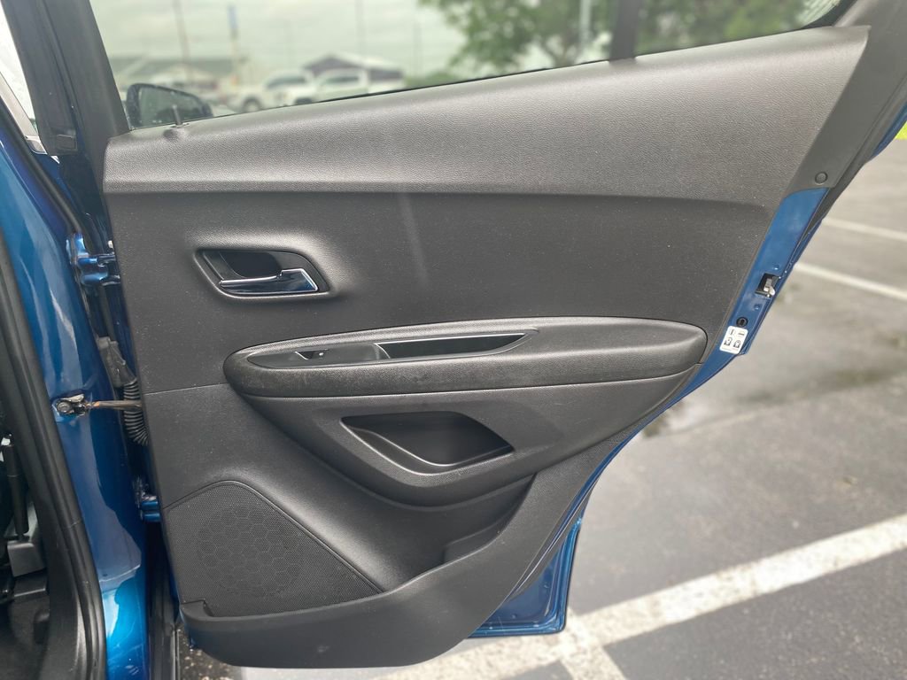 Used 2020 Chevrolet Trax LT w/ LT Convenience Package FWD image 13