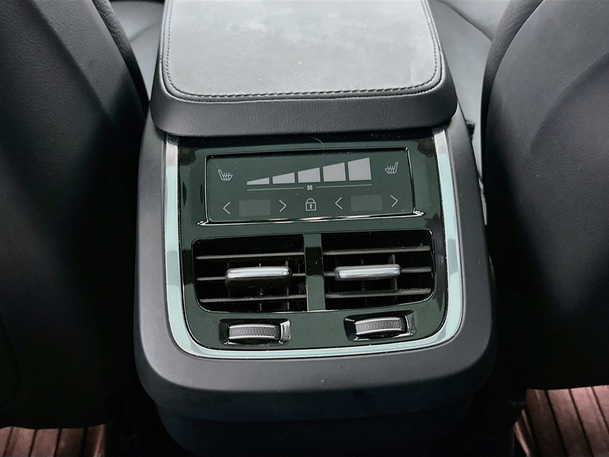 Used 2024 Volvo XC90 B6 Plus w/ Protection Package AWD/4WD image 29