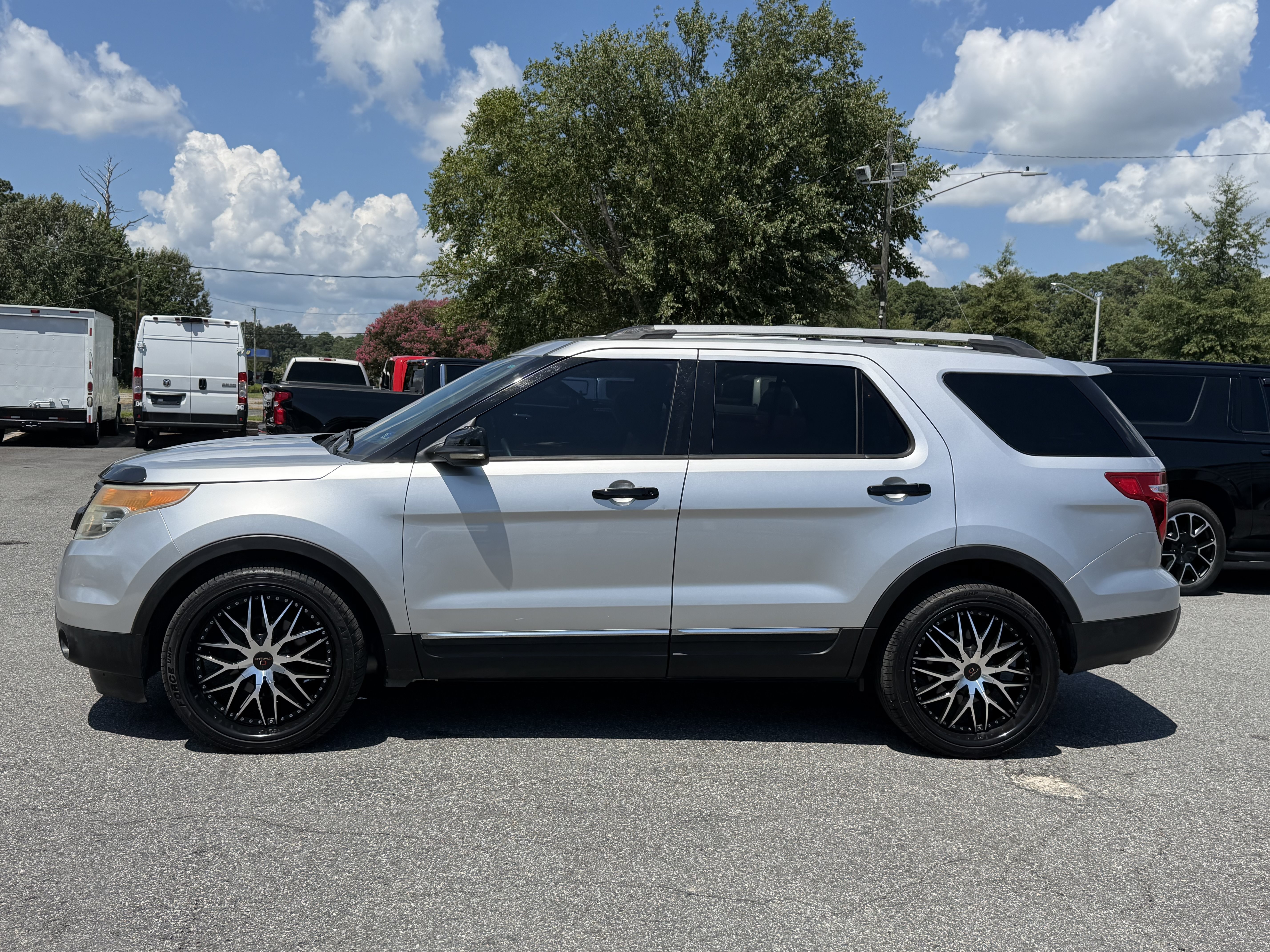 Used 2013 Ford Explorer XLT FWD image 9