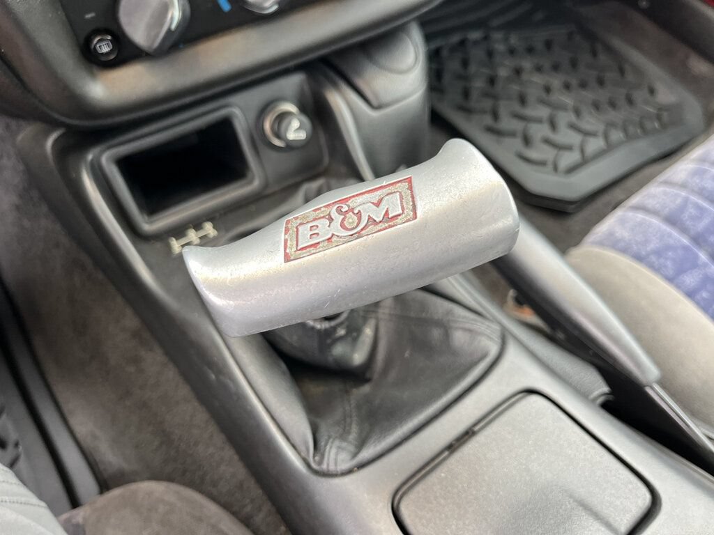 Used 2000 Chevrolet Camaro LT RWD image 23