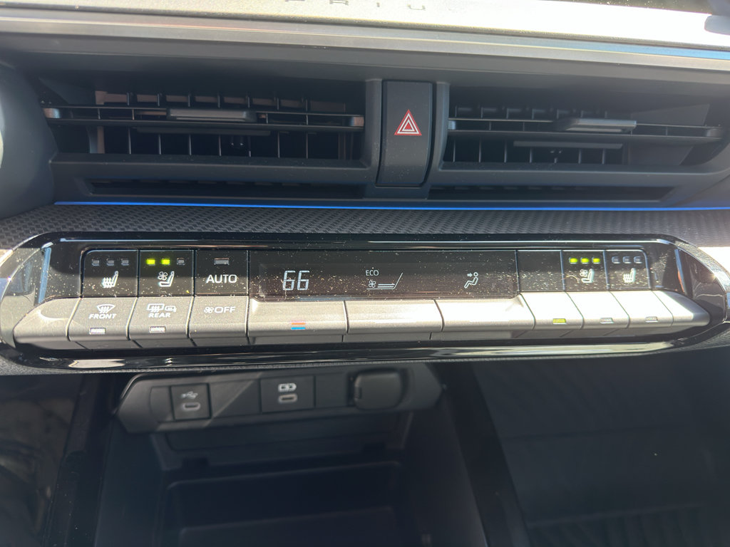 Used 2024 Toyota Prius Limited w/ Limited Premium Package FWD image 18