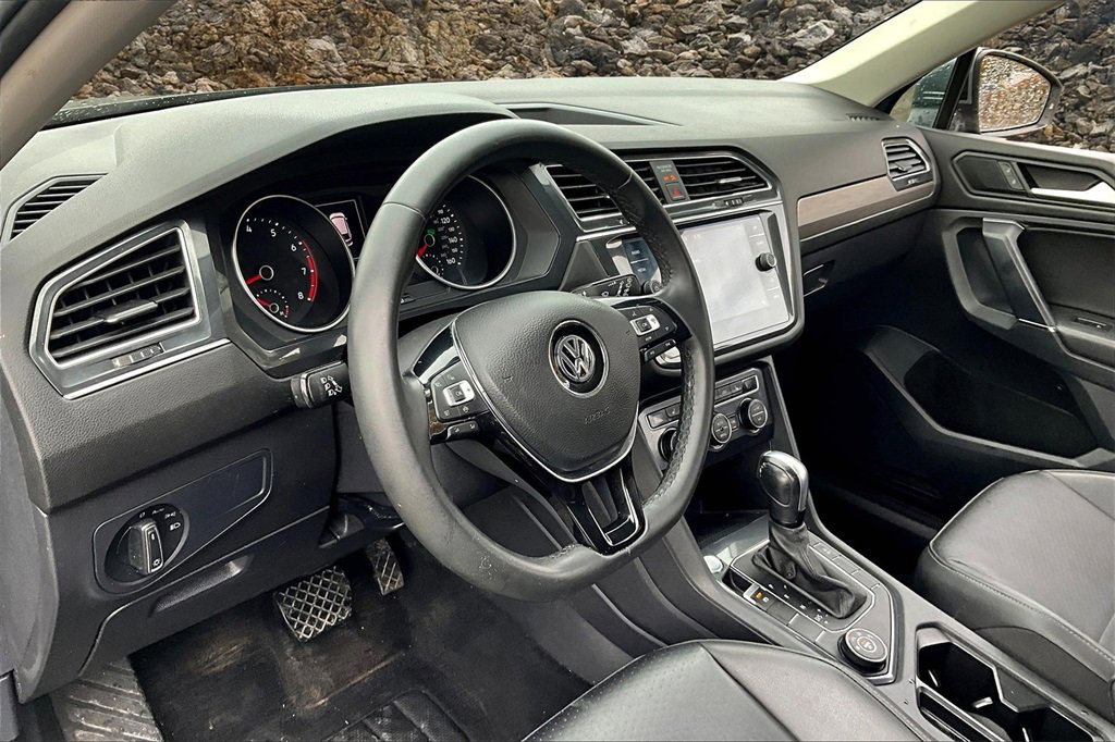 Used 2020 Volkswagen Tiguan SE R-Line image 10
