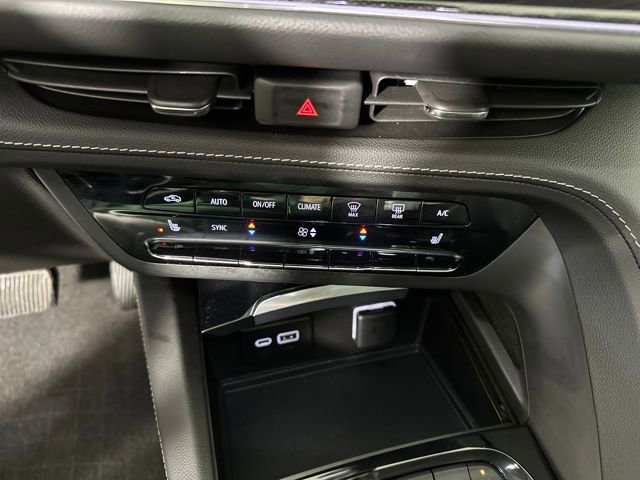 Used 2023 Buick Envision Essence image 23