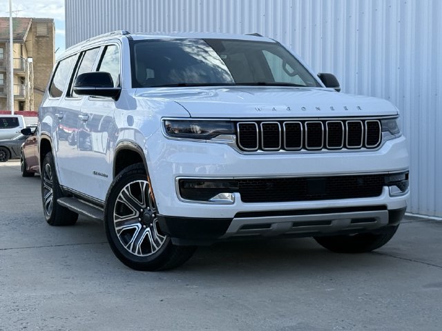 Used 2024 Jeep Wagoneer L Series II w/ Flexible Seating Group RWD image 2