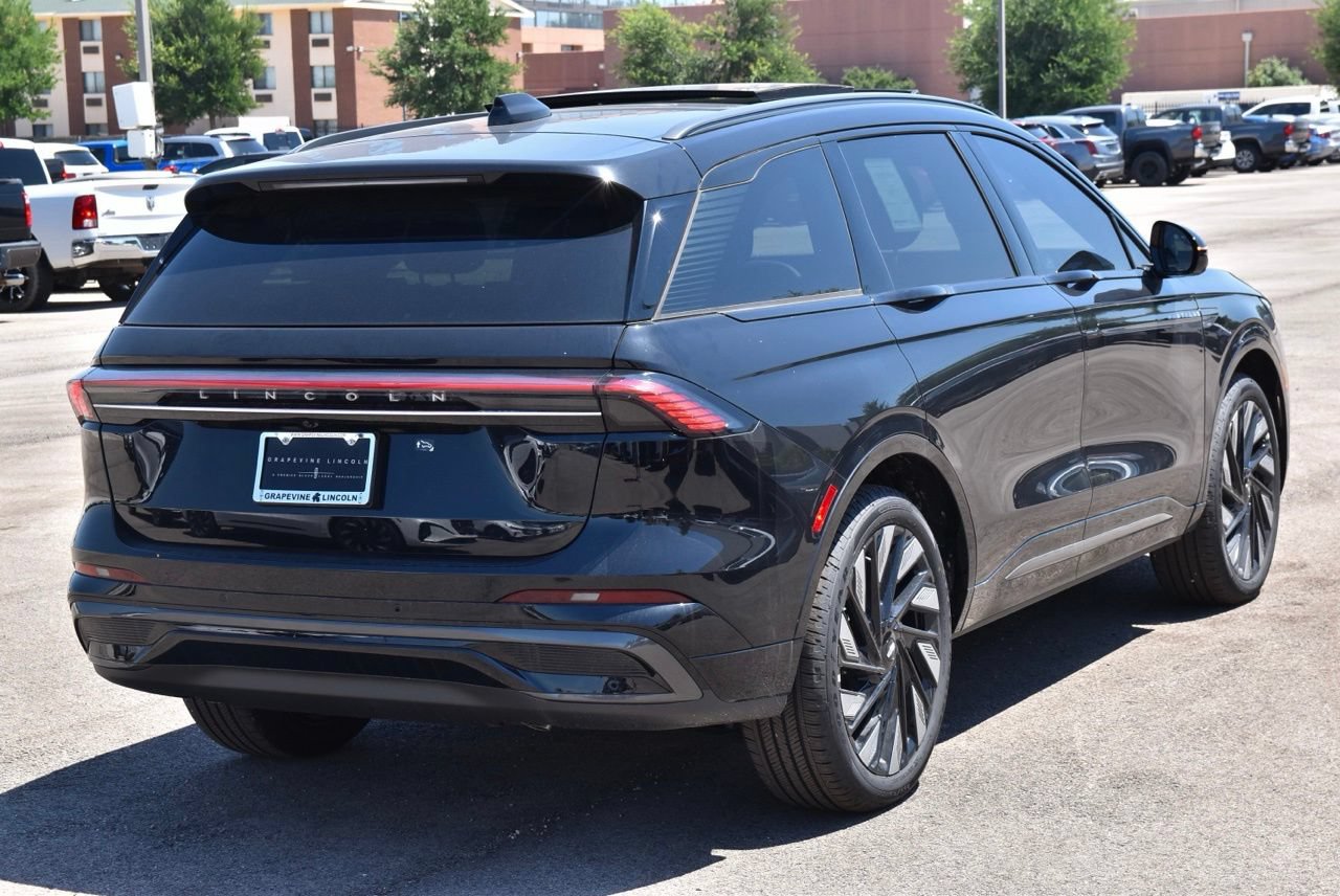 New 2026 Lincoln Nautilus Reserve w/ Jet Appearance Package AWD/4WD image 13
