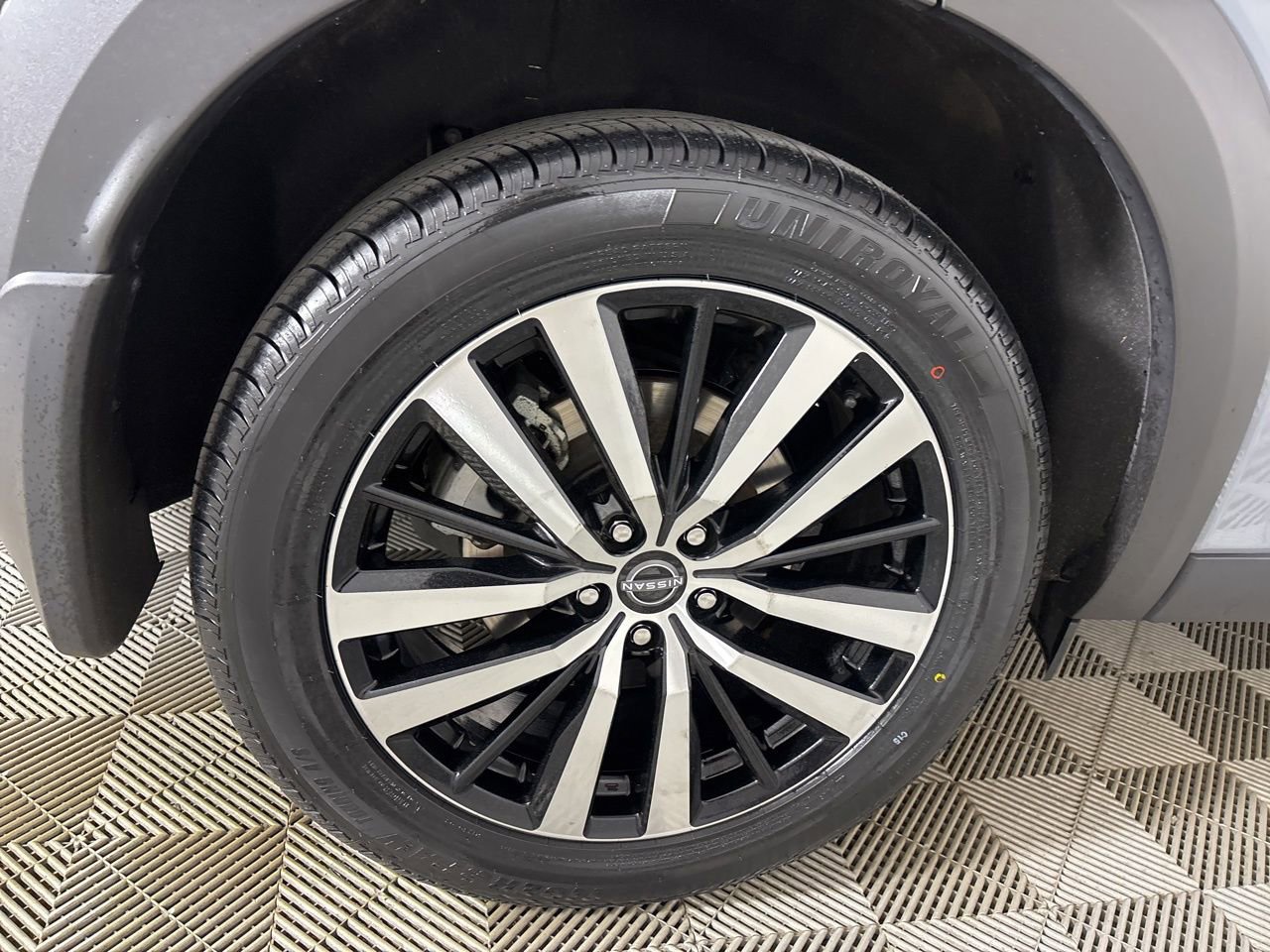 Used 2023 Nissan Pathfinder Platinum AWD/4WD image 33