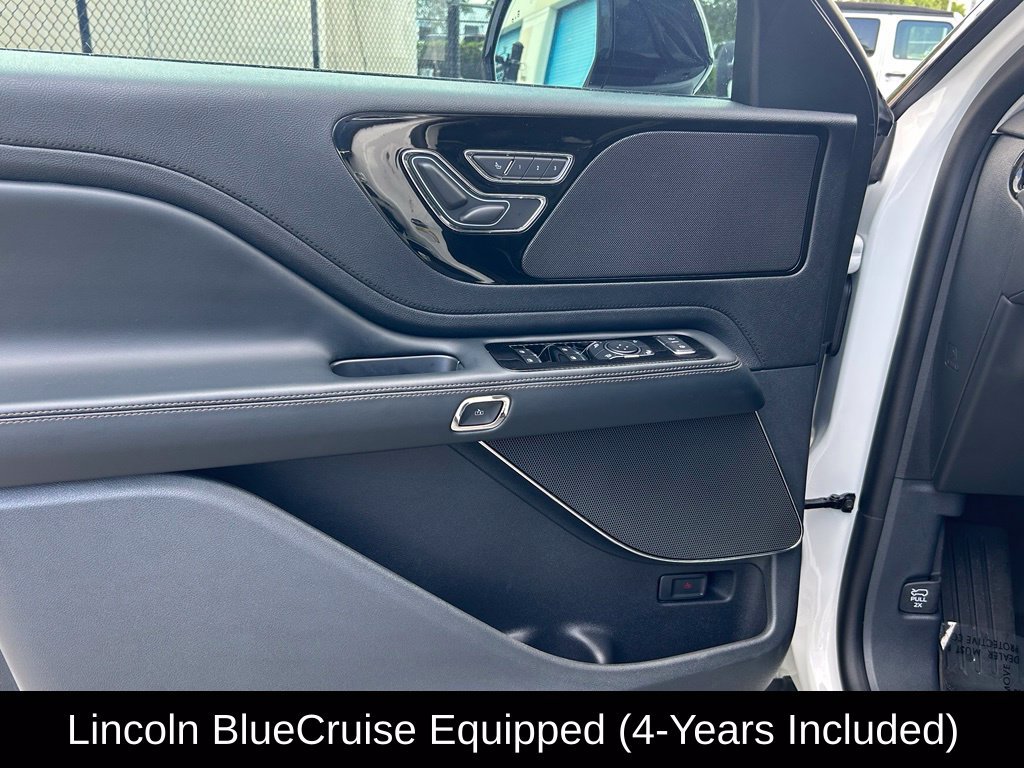 Used 2026 Lincoln Aviator 2WD w/ Jet Appearance Package image 15