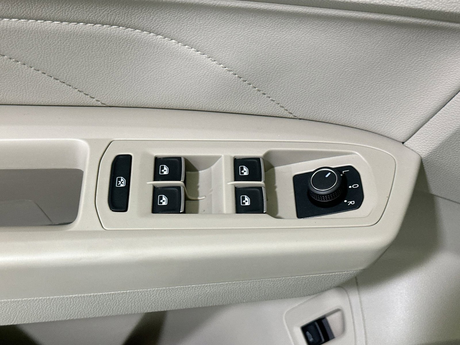 Used 2023 Volkswagen Atlas SE w/ Panoramic Sunroof Package image 16