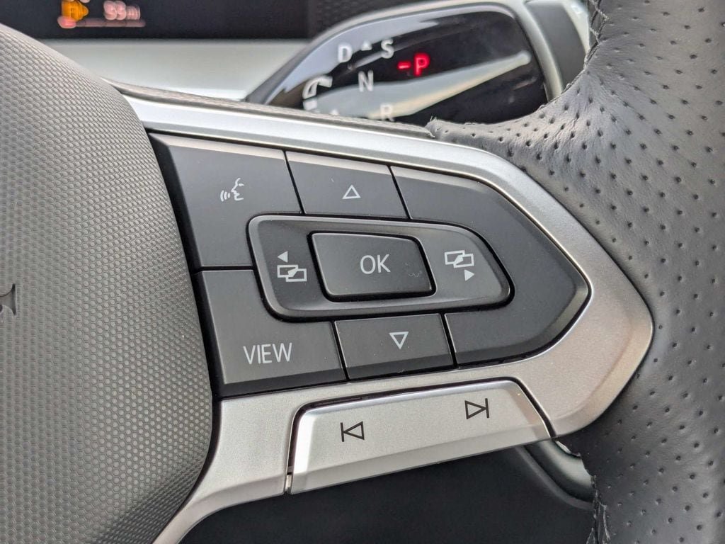 New 2026 Volkswagen Tiguan SE R-Line FWD image 35