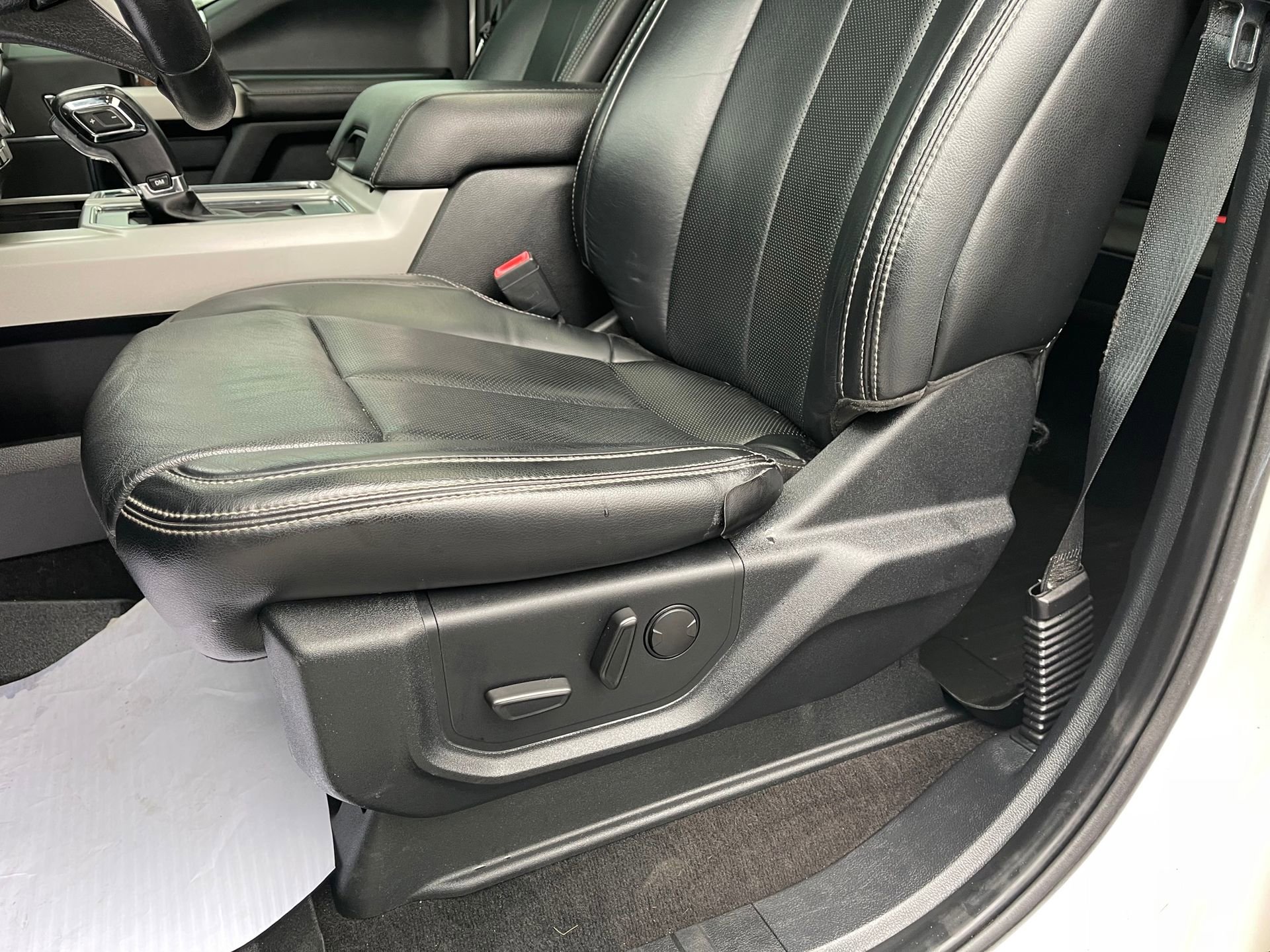 Used 2019 Ford F150 Lariat w/ Equipment Group 502A Luxury image 14