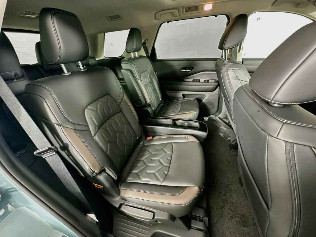 New 2026 Nissan Pathfinder Platinum AWD/4WD image 36