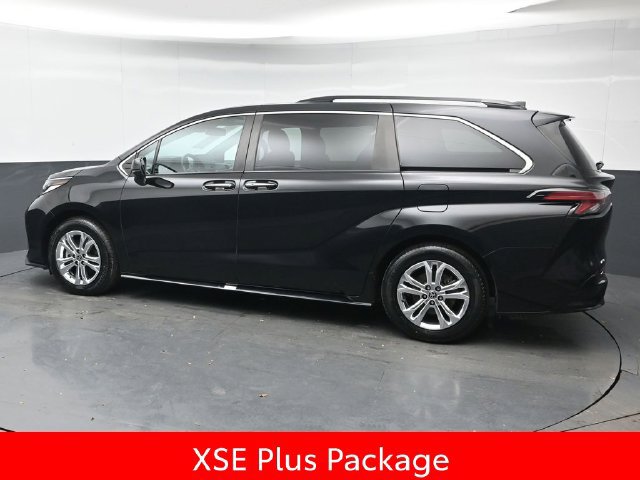 Used 2023 Toyota Sienna XSE w/ XSE Plus Package AWD/4WD image 4