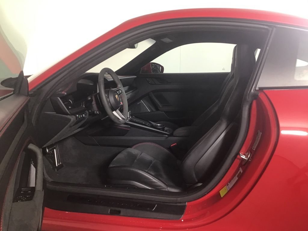 Certified 2025 Porsche 911 Carrera GTS RWD image 5
