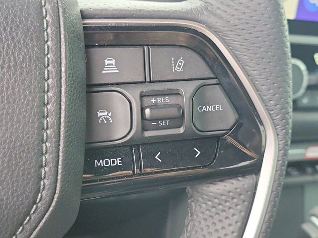 Used 2025 Toyota Tundra Platinum AWD/4WD image 33