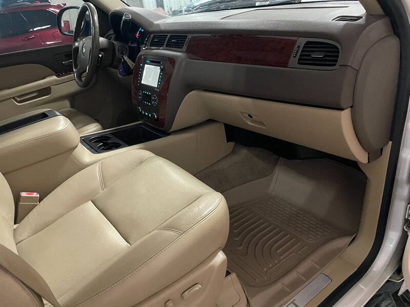 Used 2012 Chevrolet Suburban LTZ AWD/4WD image 27