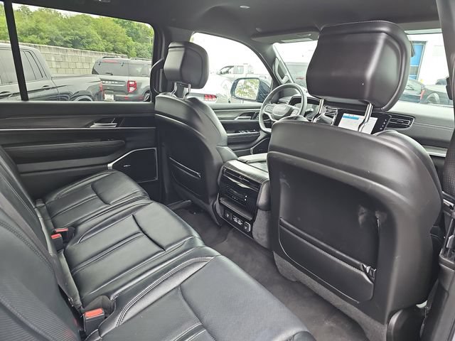 Used 2024 Jeep Wagoneer Series II w/ Flexible Seating Group RWD image 13