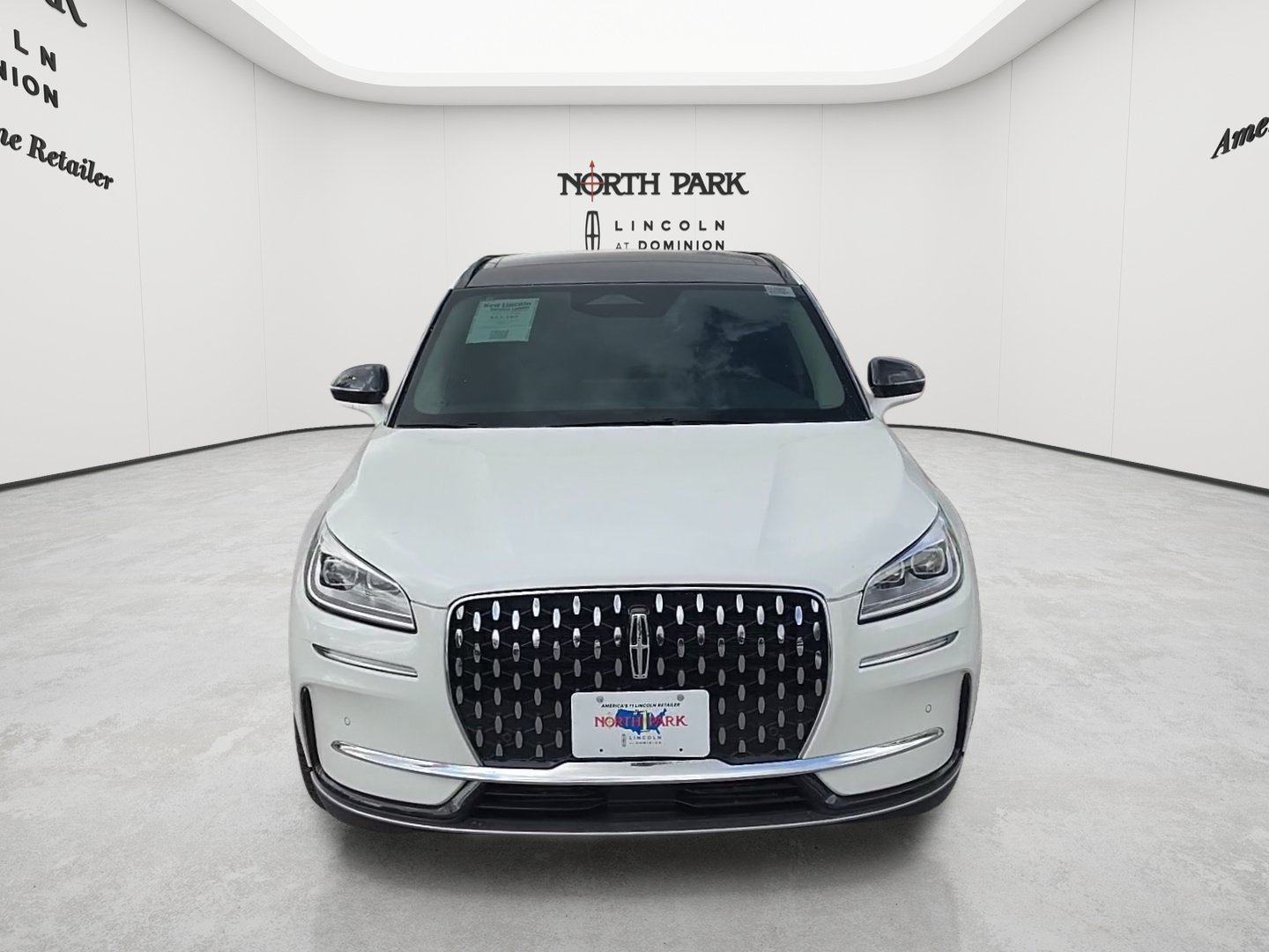 New 2026 Lincoln Corsair Reserve FWD image 8