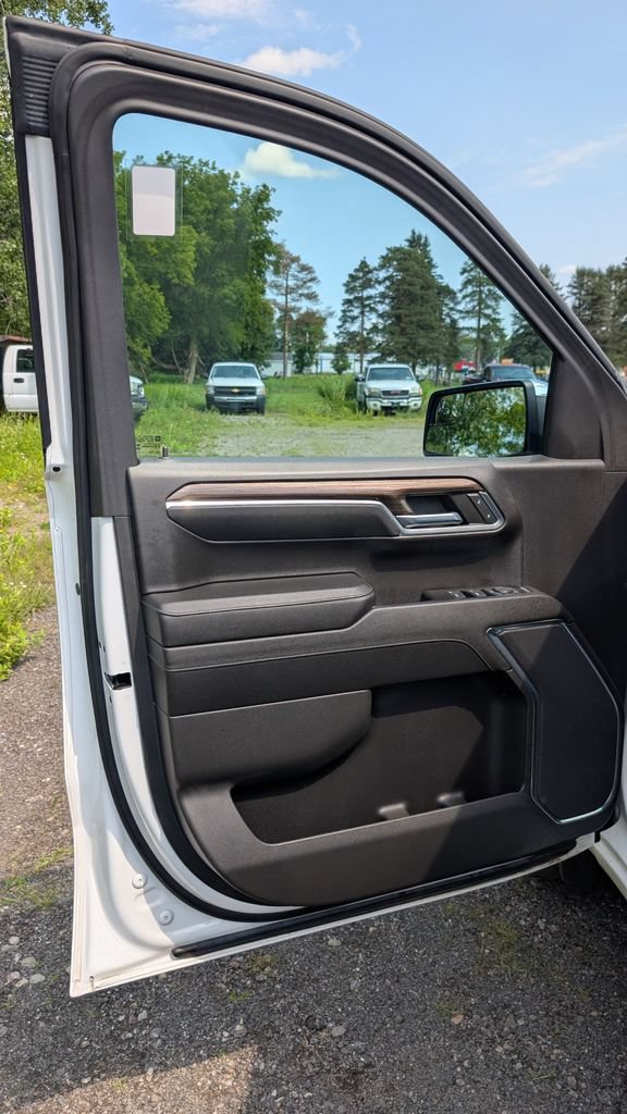Used 2023 Chevrolet Silverado 1500 LT AWD/4WD image 5