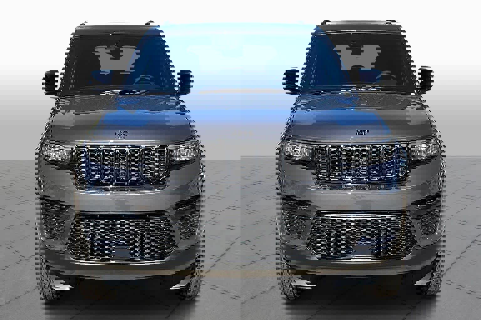 New 2025 Jeep Grand Cherokee Laredo image 3