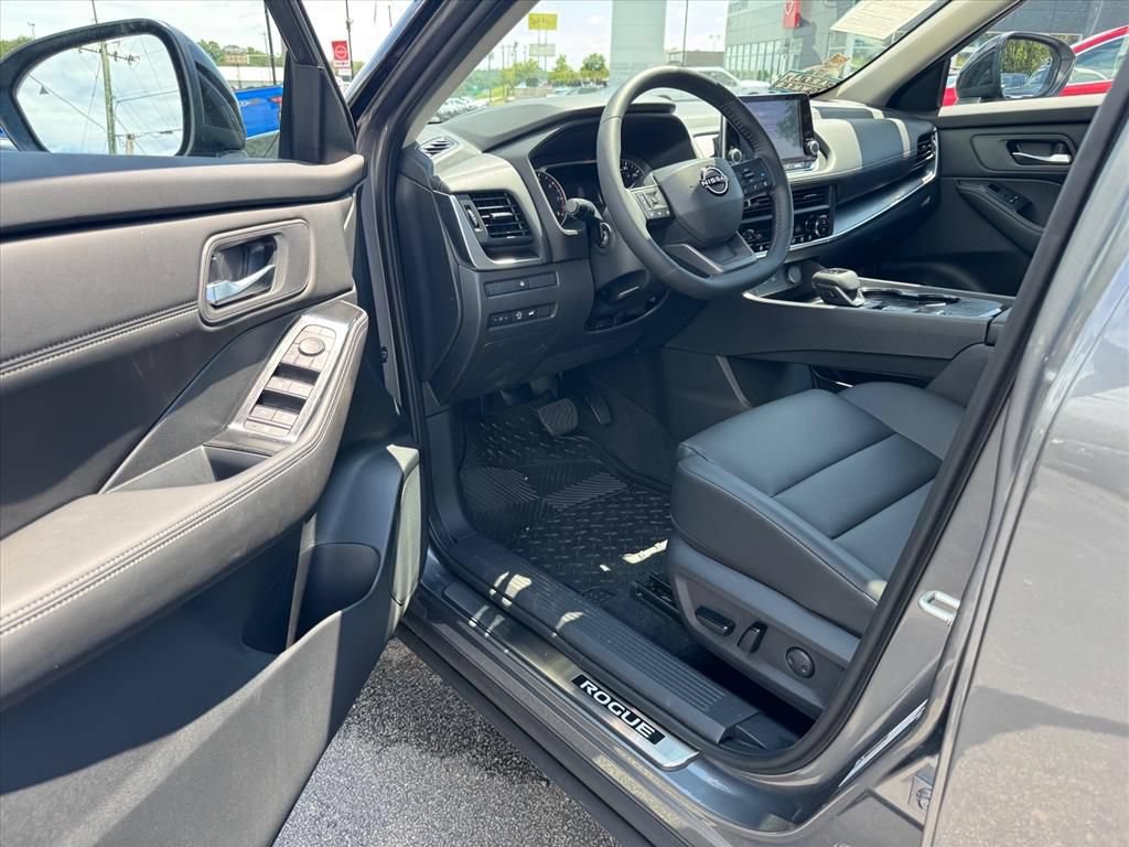 Certified 2026 Nissan Rogue Dark Armor FWD image 14