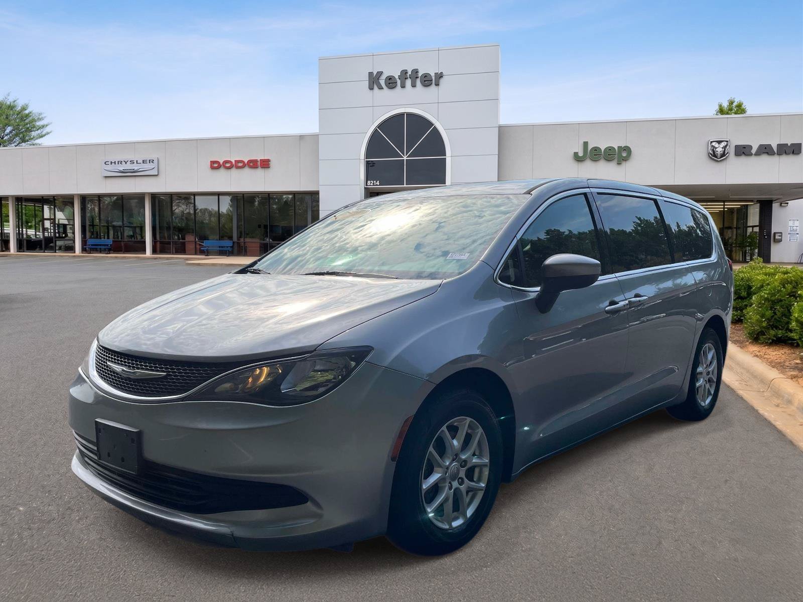 Used 2018 Chrysler Pacifica Touring