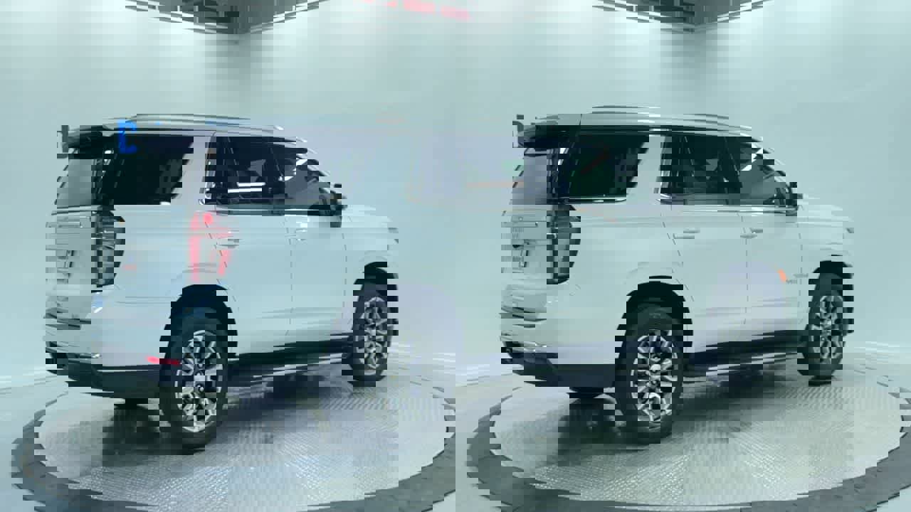 Used 2022 Chevrolet Tahoe LT w/ LT Signature Plus Package image 3