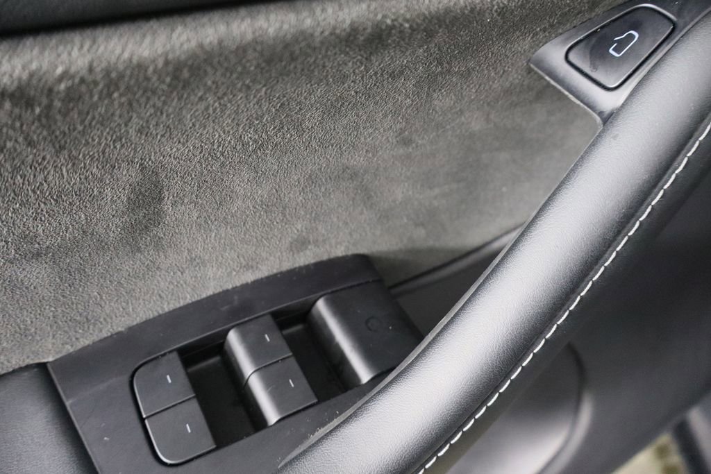 Used 2022 Tesla Model Y Performance image 19