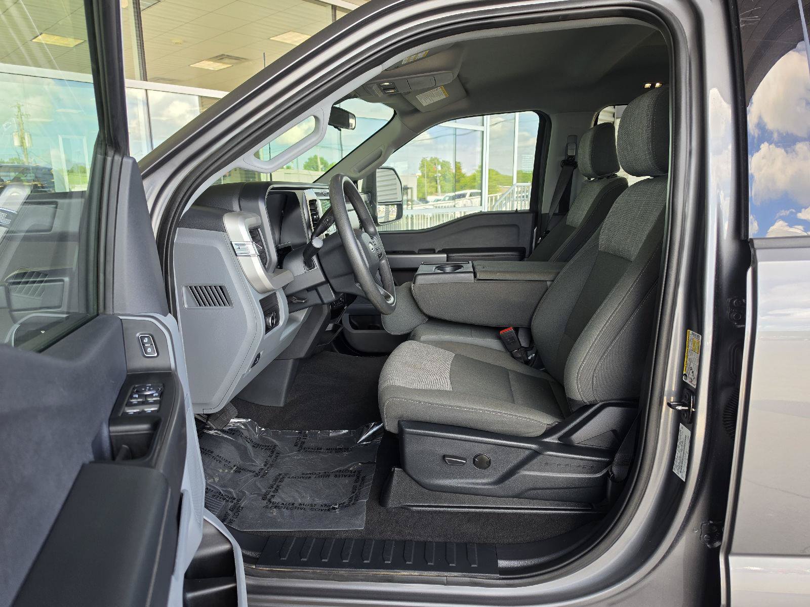 Used 2025 Ford F250 XLT AWD/4WD image 12