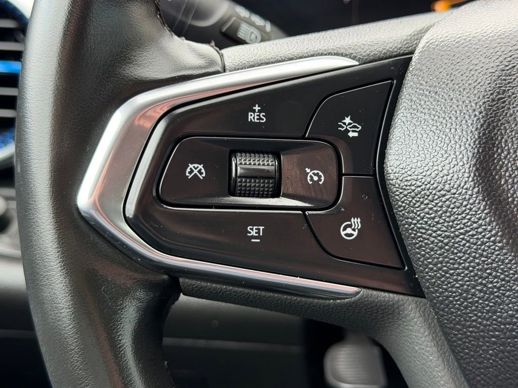 Used 2025 Chevrolet Trax LT w/ LT Convenience Package FWD image 18