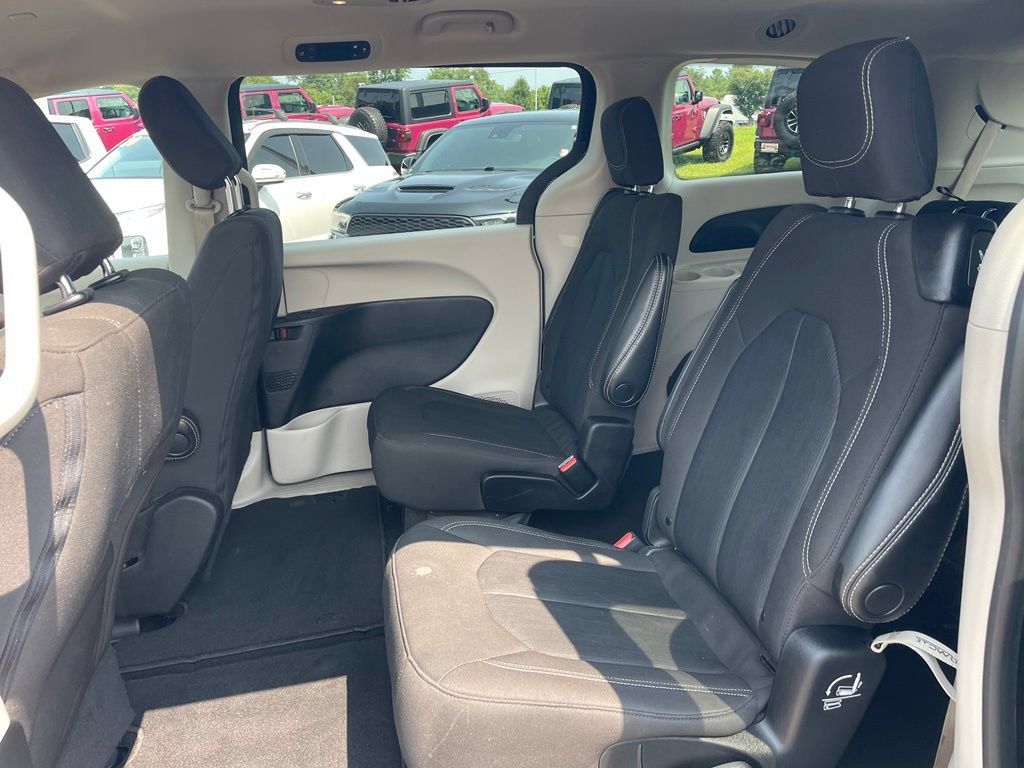 Used 2023 Chrysler Voyager LX FWD image 8