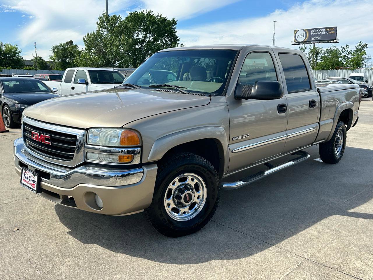 Used 2004 GMC Sierra 2500 SLE RWD image 2
