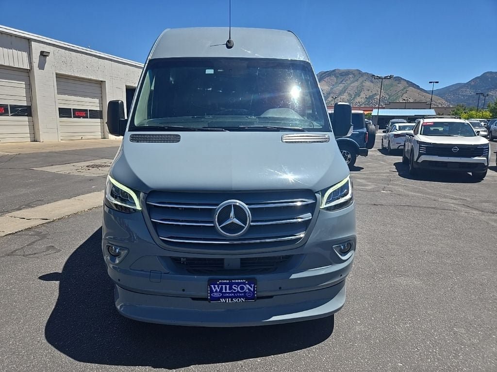 Used 2023 Mercedes-Benz Sprinter 3500 image 2