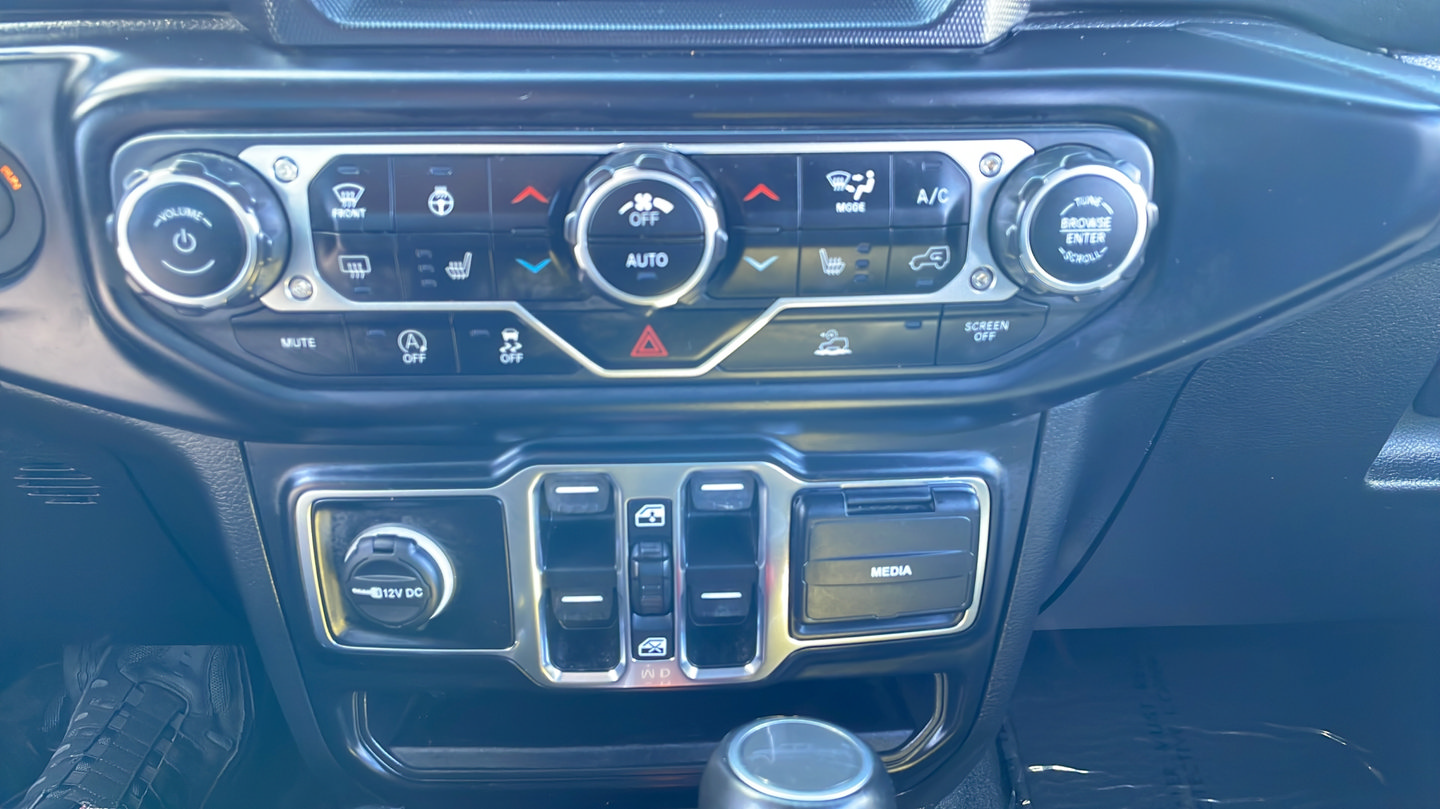 Used 2022 Jeep Gladiator Overland w/ Cold Weather Group AWD/4WD image 21
