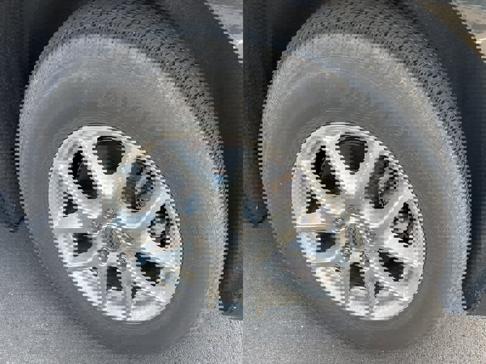 Used 2023 Chrysler Pacifica Touring-L image 11