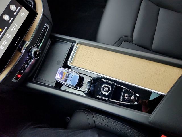 New 2026 Volvo XC60 B5 Plus w/ Protection Package Premier image 22