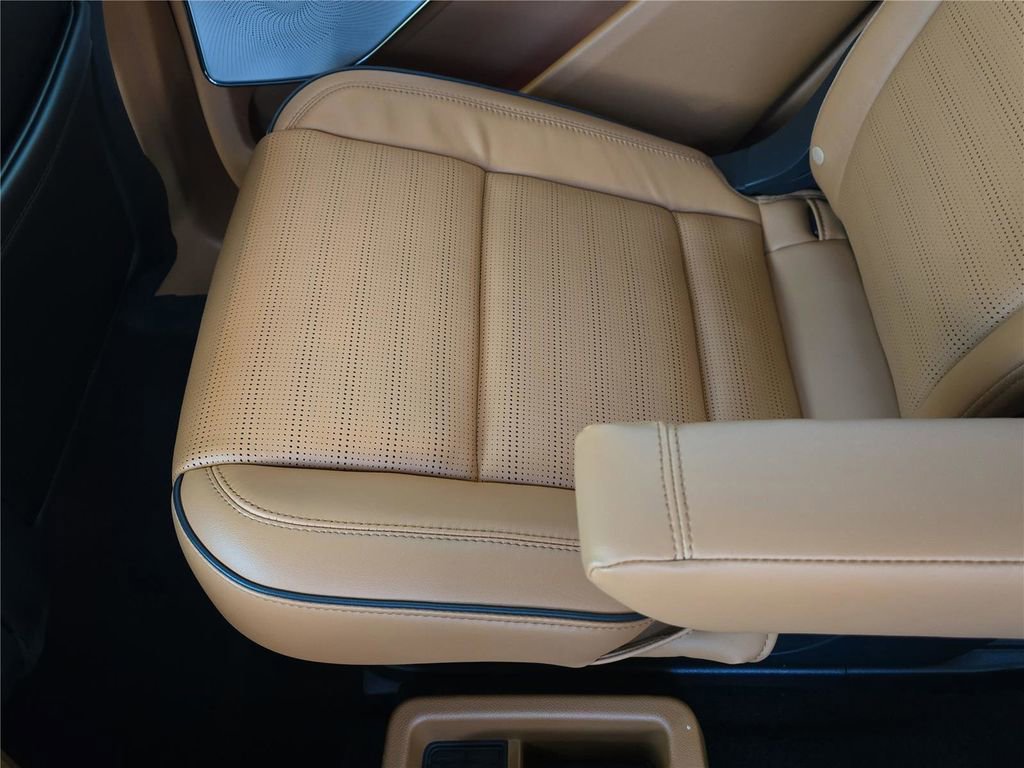 New 2025 Lincoln Aviator Black Label image 14