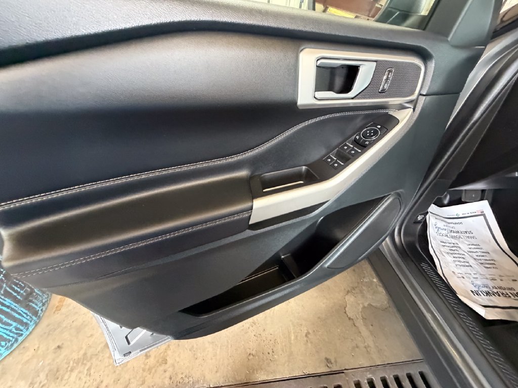 Used 2023 Ford Explorer XLT w/ Equipment Group 202A RWD image 10
