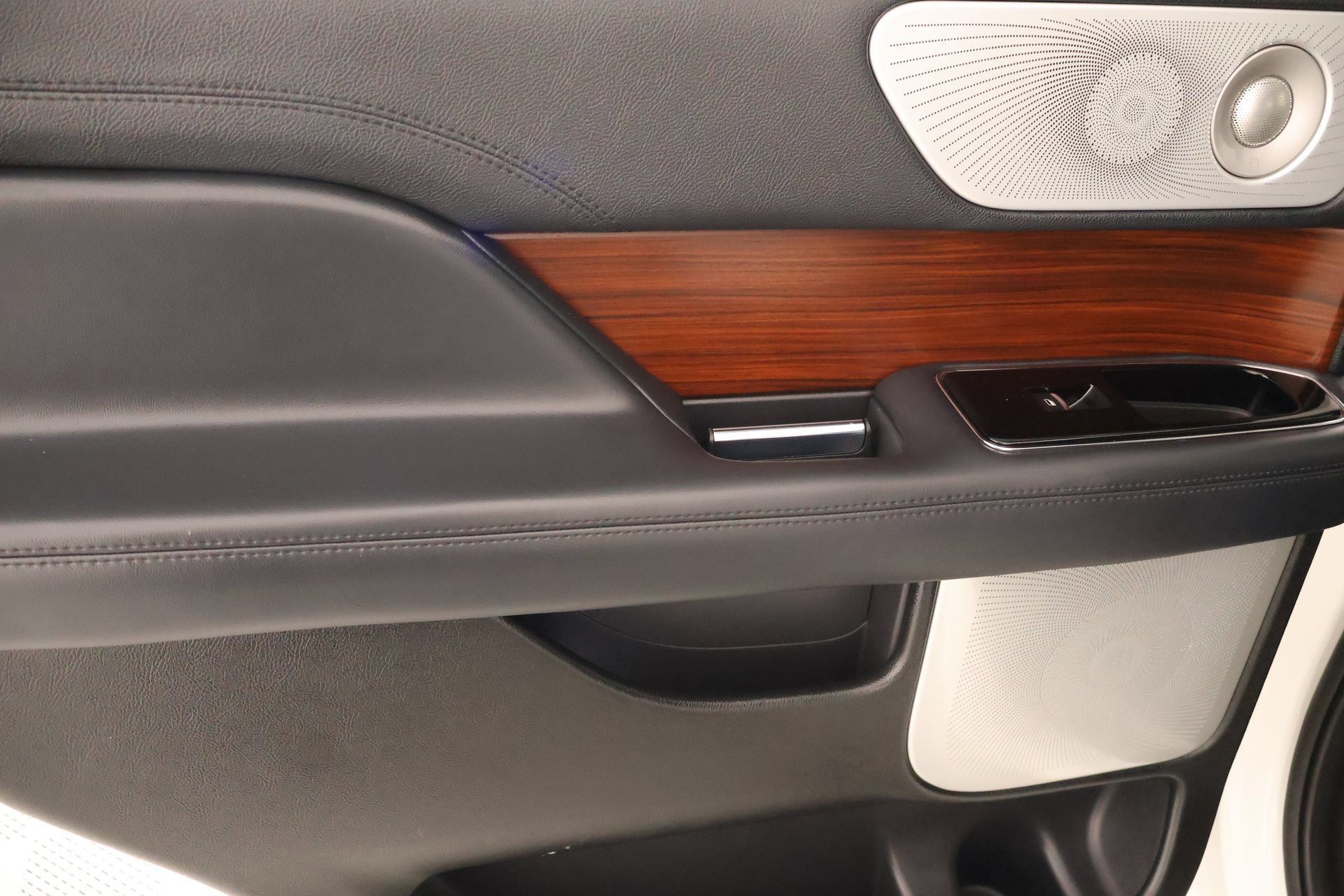 Used 2022 Lincoln Navigator Reserve AWD/4WD image 18