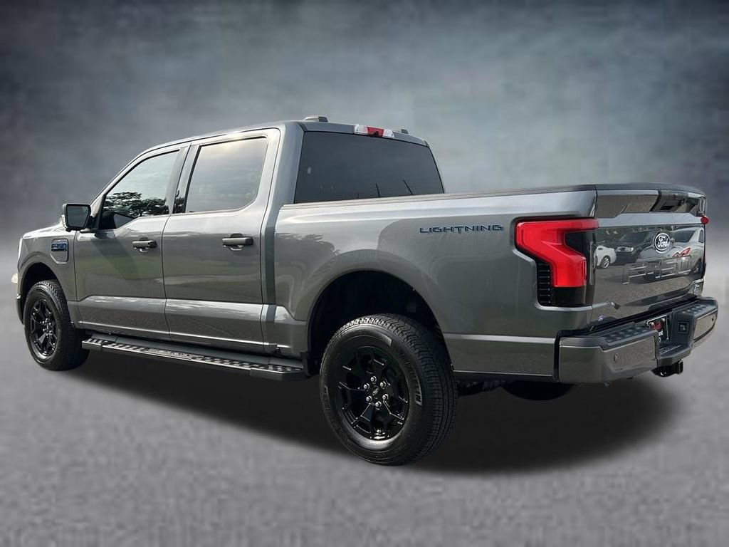 Used 2025 Ford F150 Lightning XLT AWD/4WD image 3