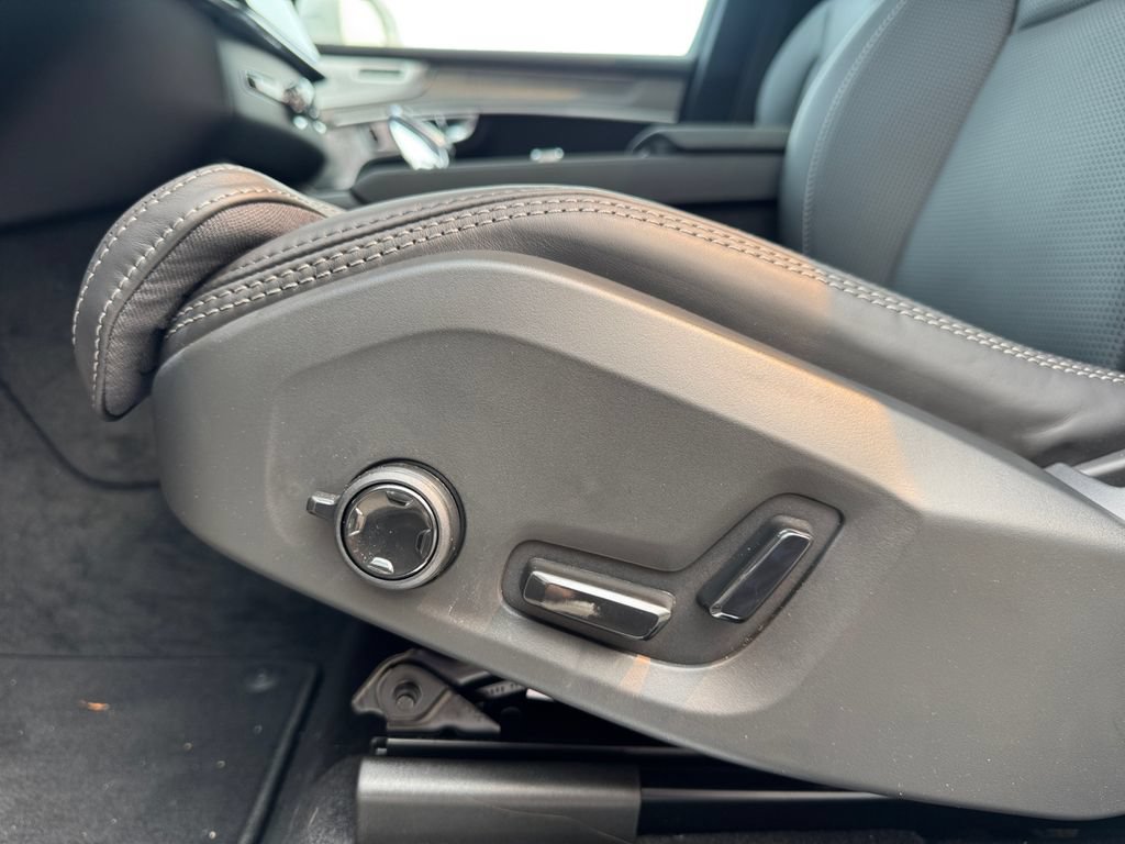 New 2026 Volvo XC90 B6 Ultra w/ Lounge Package AWD/4WD image 13