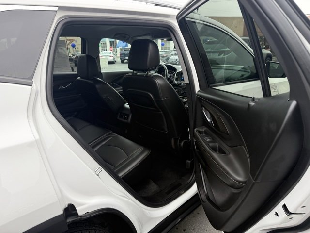 Used 2024 GMC Terrain SLT image 12