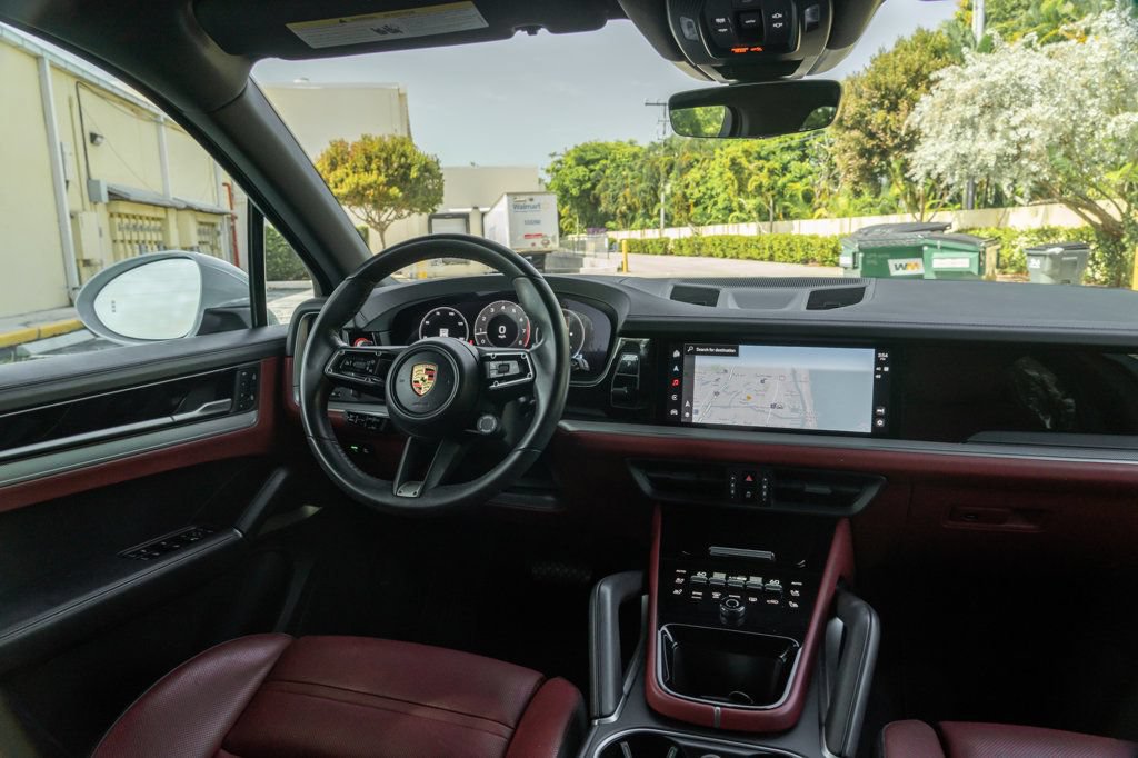 Used 2024 Porsche Cayenne AWD/4WD image 19
