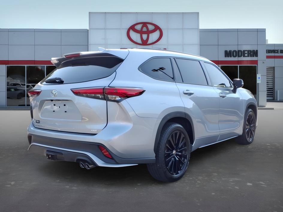 Used 2023 Toyota Highlander XSE FWD image 5