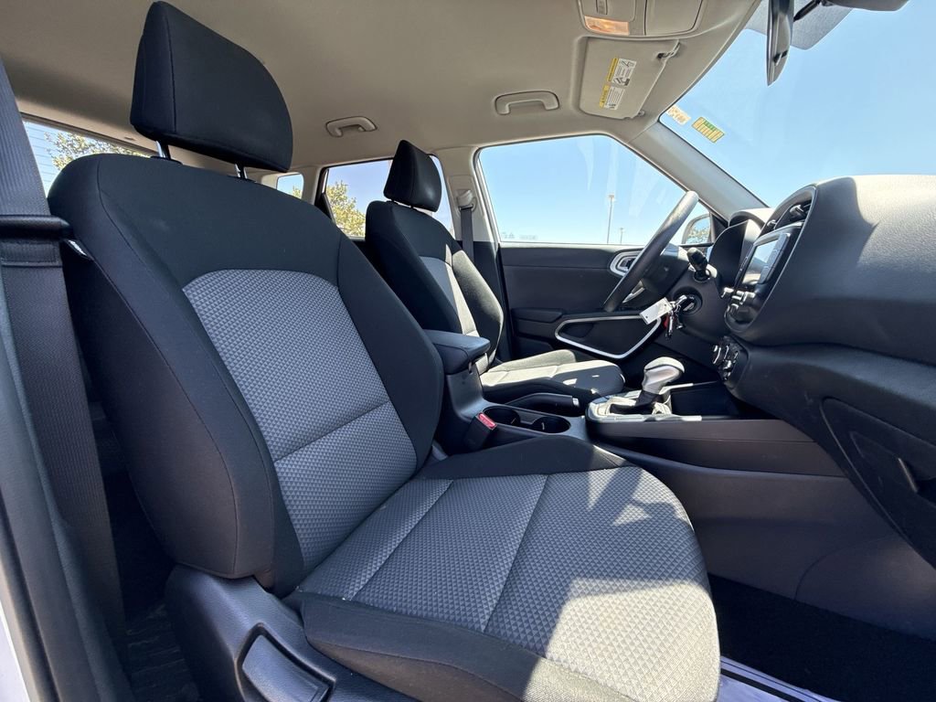 Used 2024 Kia Soul LX FWD image 25