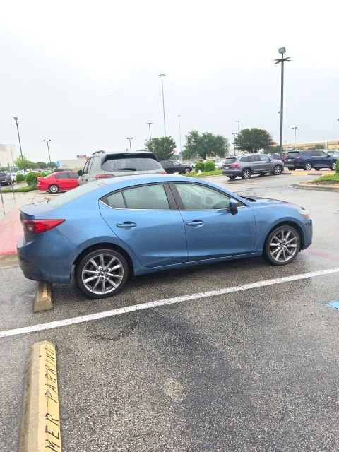 Used 2018 MAZDA MAZDA3 Touring FWD image 2