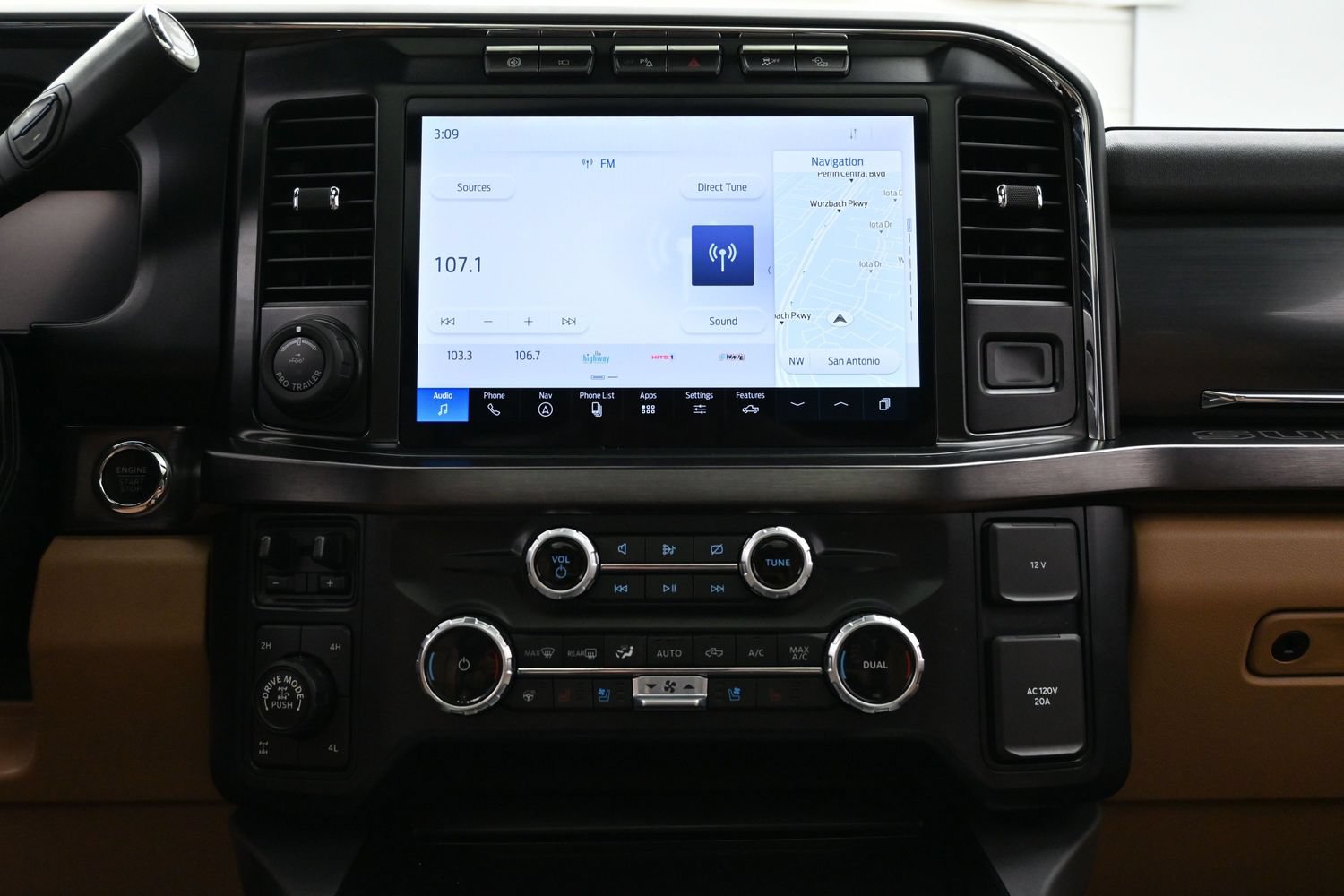 Used 2023 Ford F250 Lariat w/ Lariat Ultimate Package AWD/4WD image 17